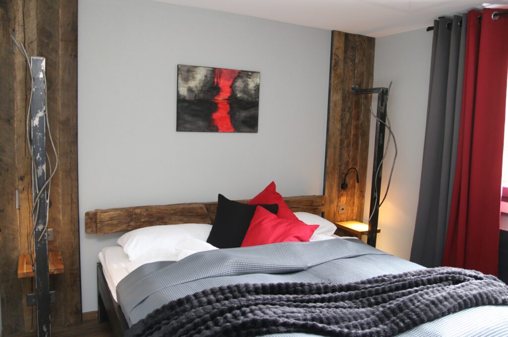 Schlafzimmer 1 – Ferienwohnung in Täsch bei Zermatt