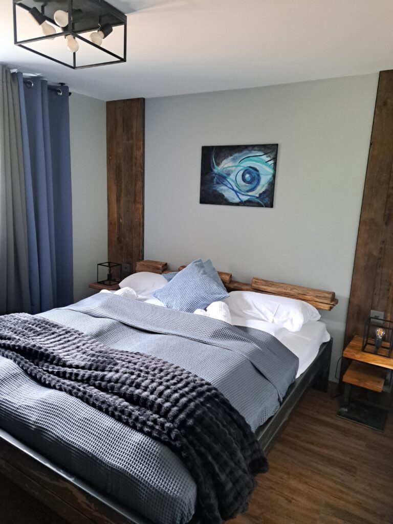 Schlafzimmer 2 – Ferienwohnung in Täsch bei Zermatt