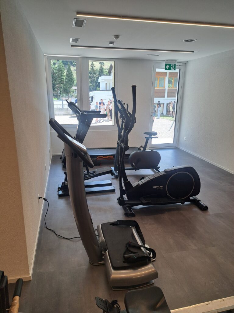 Fitnessraum mit Geräten – Ferienwohnung in Täsch bei Zermatt