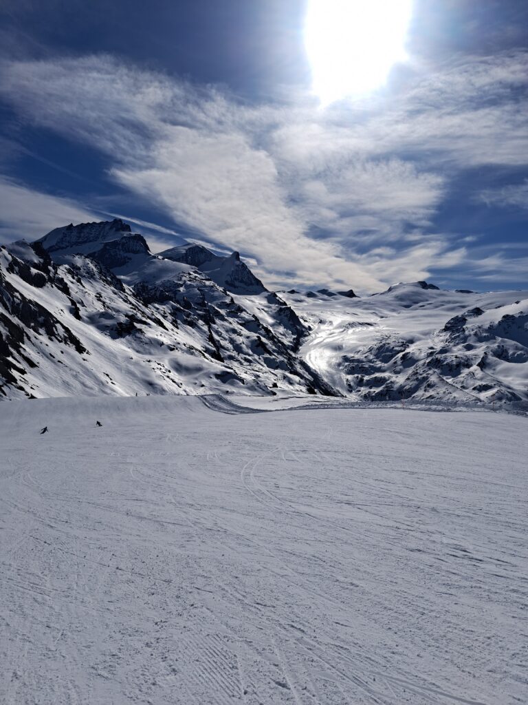 Verschneite Berglandschaft – Ferienwohnung in Täsch bei Zermatt